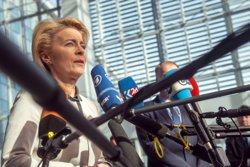 При посадке самолета с фон дер Ляйен произошел сбой систем навигации.