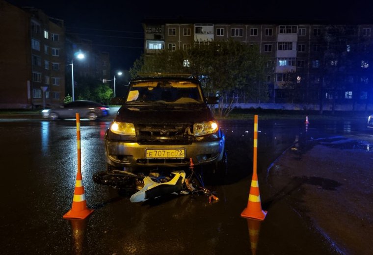 В Тобольске, 15-летний школьник на питбайке, столкнулся с автомобилем 