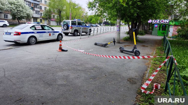 ЧП произошло на тротуаре в Челябинске