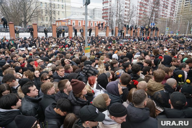 Минивэн въехал в толпу в Ливерпуле