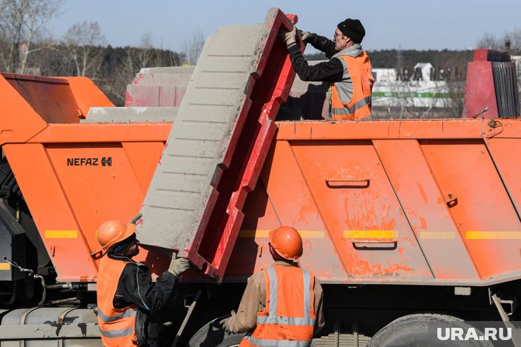 По всей стране сегодня профессиональный праздник отмечают работники дорожного хозяйства