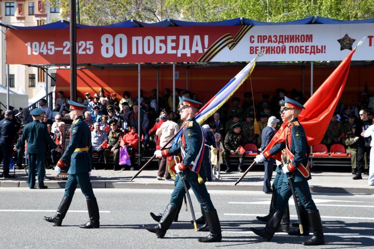Участники парада Победы готовятся к его началу