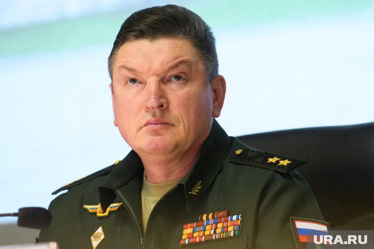 Лапин проходил срочную службу в войсках ПВО в Казахстане