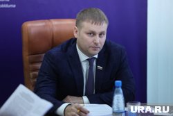 Депутат-коммунист Федотов покупает практически все в местных магазинах в ТРЦ