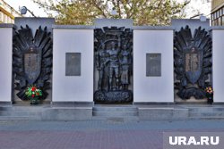 Стелу открыли в 1980 году