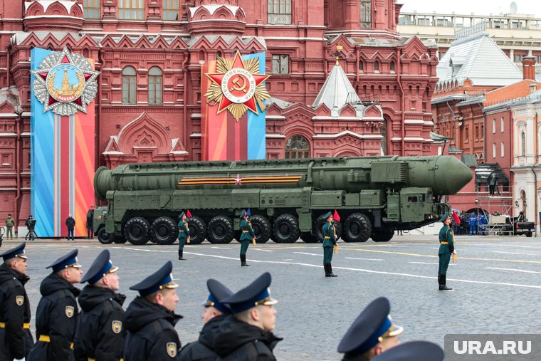 Парад начался в 10:00 по московскому времени