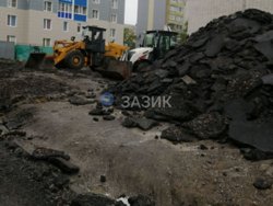 В Заозерном перекладывают асфальт, уложенный лишь полгода назад