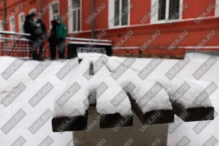 За несколько часов образовался большой слой снега