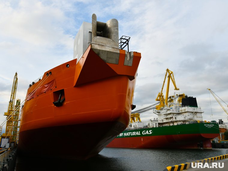 Потерявший управление танкер дрейфует в Балтийском море будет отбуксирован