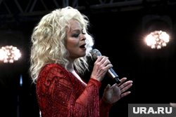 Долина исполнила свой знаменитый хит «Погода в доме» в стиле рэпа