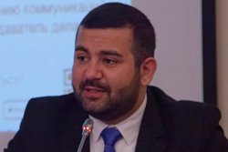 Чем больше Израиль уничтожает ХАМАС, тем активнее ему симпатизирует палестинская молодежь, сказал политолог Мурад Садыгзаде