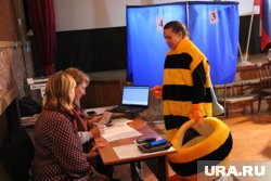 Под маской Пчелы оказалась Анна Косых, методист Дома детства и юношества