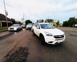 Обе пассажирки были без ремней безопасности и получили травмы