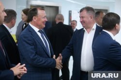 Василий Сизиков (справа) пока не комментировал ситуацию