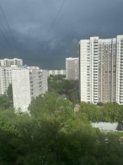 Фото пасмурного неба в Москве 31 мая 2025