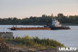 Паром рассчитан на перевозку пассажиров и различных грузов