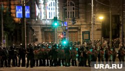 Во время протестов задержали десятки человек, которые забросали полицейских бутылками и пиротехникой 