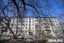 После падения ребенок выжил, сейчас он находится в больнице