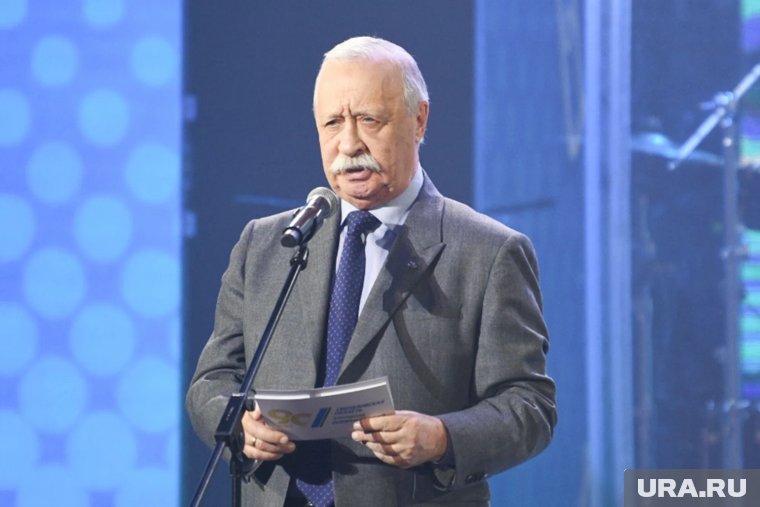 Челябинец не смог ответить на вопрос Леонида Якубовича, но подарил подарок 