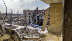 Разрушенный дом в районе боевых действий 