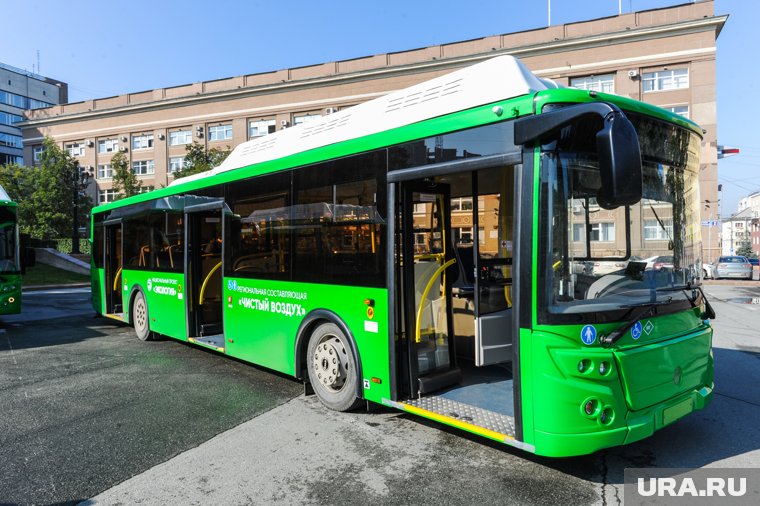 Автобус врезался в столб