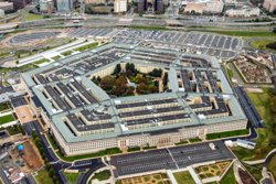 Европе необходимо меньше зависеть от США, заявил Бейкер