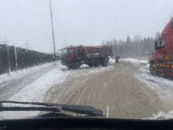 Большегруз перегородил дорогу