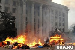 По официальной информации, в Доме профсоюзов из-за пожара погибли 48 человек