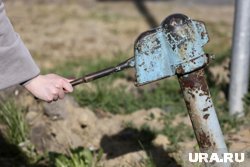 Жители пользуются уличными туалетами и колонками