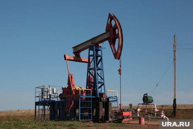 Нефтяные доходы России упадут на треть