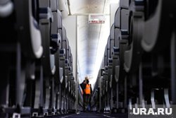 Пассажиры жаловались на духоту в салоне самолета