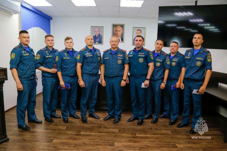 Восемь сотрудников МЧС получили новые звания