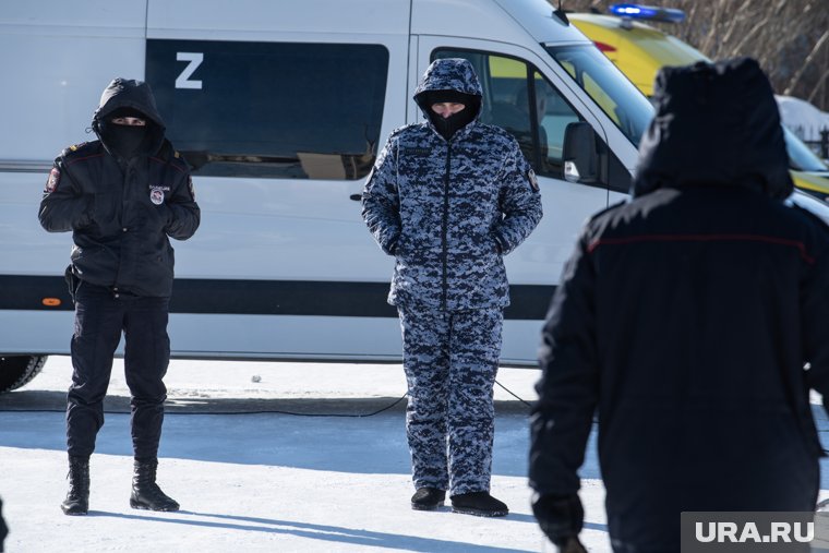 Силовики обследовали территорию ТЦ на наличие взрывчатых веществ (архивное фото)