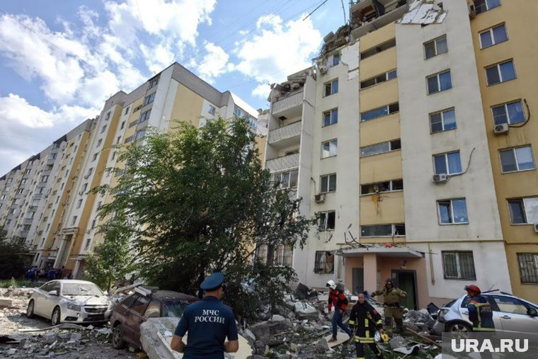 Жители дома, где взорвался газ, жаловались, что власти  уже месяц не могут засыпать оголенную газовую яму