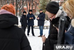 Полиция увезла активисток в отдел (архивное фото)