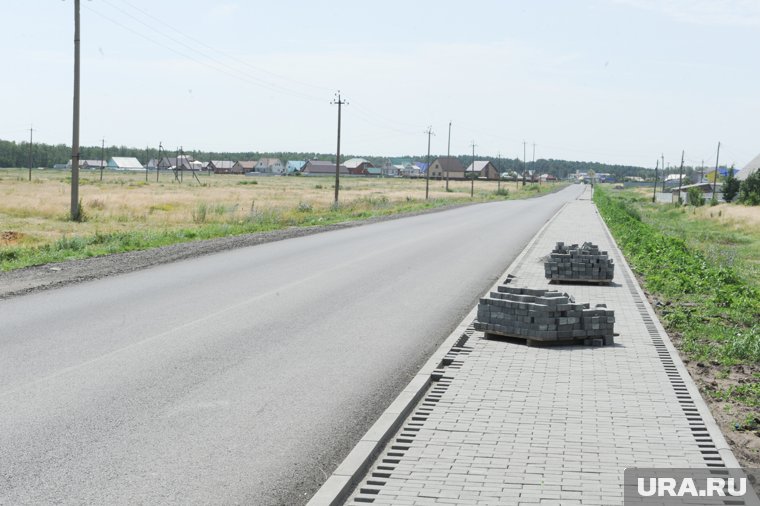 Водитель не справился с управлением и совершил съезд в левый кювет с последующим опрокидыванием
