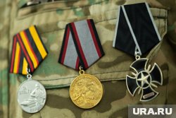 В фильме рассказывают, как незрячие бойцы продолжают жить без зрения