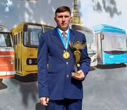 Водитель из Нижневартовска Эдуард Дьяков получил главную награду конкурса «ТранспортФест-2025»