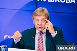 Пушков отметил, что лидерство по глупым высказываниям принадлежало Макрону