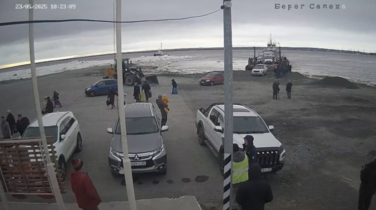Паромная переправа со стороны Салехарда
