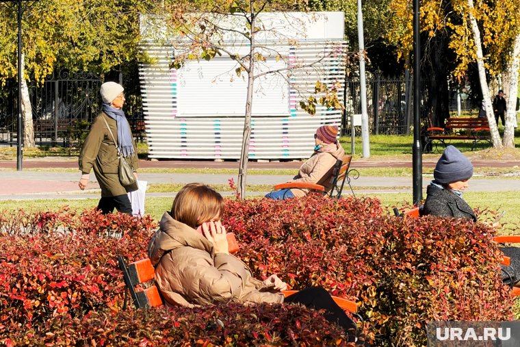 В Кургане идет работа в парках и скверах к зиме