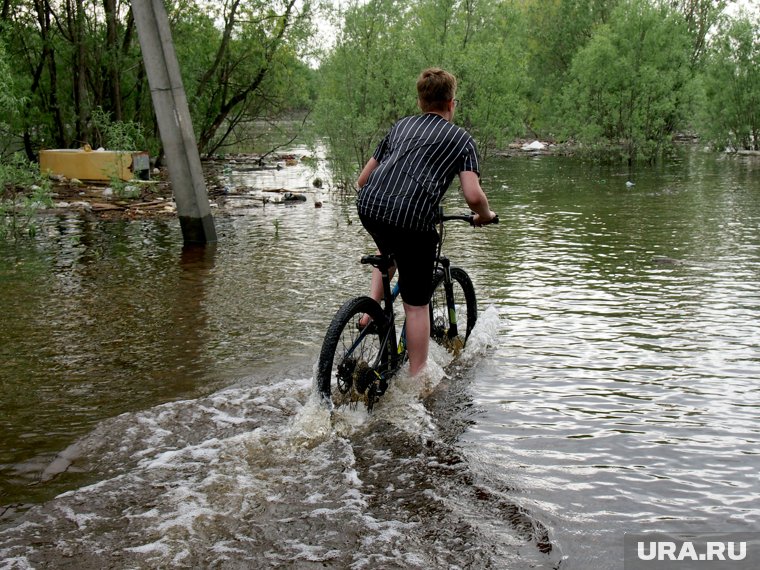 Дороги к садовым товариществам Нижневартовска затоплены из-за паводка