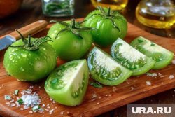 Зеленые томаты можно как отправить дозревать, так и приготовить с ними вкусные заготовки