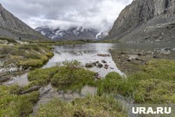 По одной из версий, погибшая поскользнулась и упала в горах