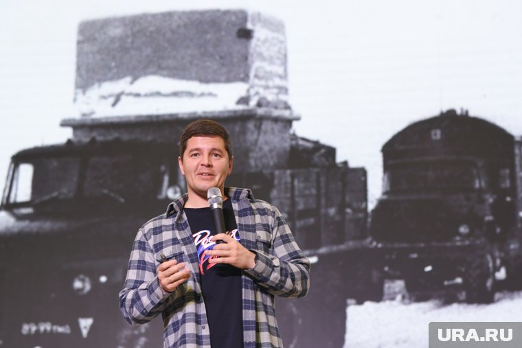 В рамках Честного маршрута губернатор Ямала Дмитрий Артюхов посетил исторический лагерь «Глухариный»