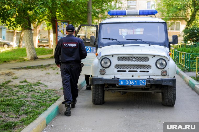 В настоящий момент в отношении участкового проводится служебная проверка 