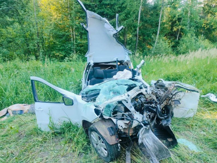 Водитель легкового автомобиля погиб на месте аварии