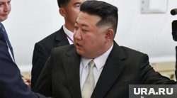 Ким Чен ЫН должен заходить первый в зал заседаний
