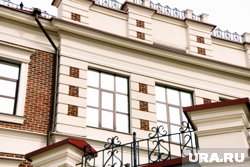 Пермяки продают кирпичные и деревянные коттеджи