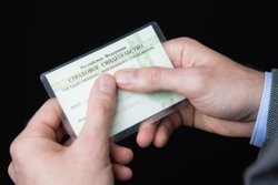 В 2025 году для назначения пенсии необходимо минимум 15 лет стажа